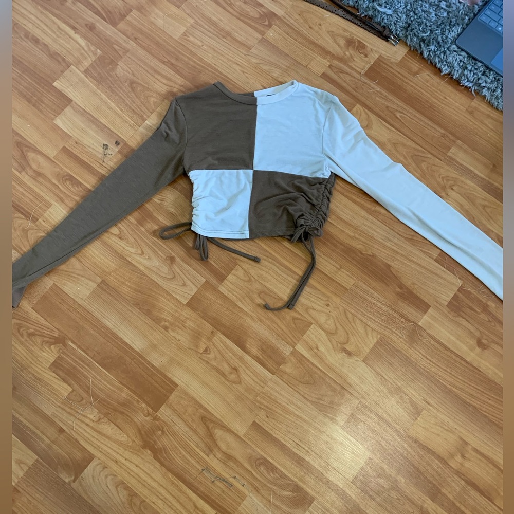 SHEIN Brown and Cream Checkered Long Sleeve Crop Top